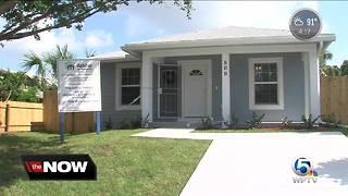 Single mom of three get keys to new home