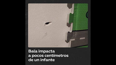 Bala entra por la ventana e impacta a pocos centímetros de un infante de dos años