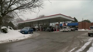 Gas prices rise nearly 12 cents/gallon in Milwaukee as cold weather affects refineries, survey finds
