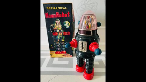 Mechanical Moon Robot is a cool GIANT sized Robby Robot Wind Up !