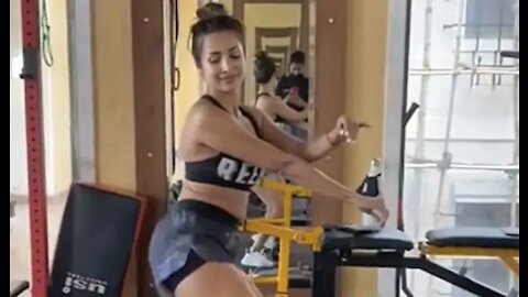 Malaika Arora Twerking in Gym