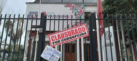 Covid 19: Protestas frente al Colegio Médico ( Santiago de Chile 22 de Junio 2021)