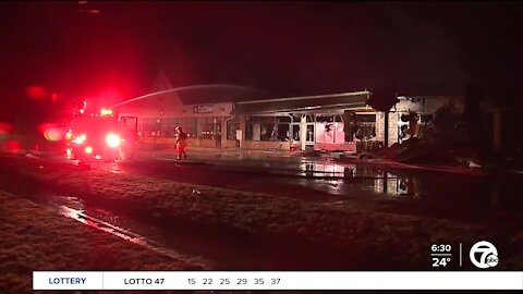 Crews battle fire at strip mall in Brownstown Township