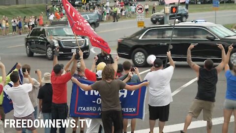 Trump Supporters Throw Middle Finger, Biden Supporters Wave as President Leaves PA