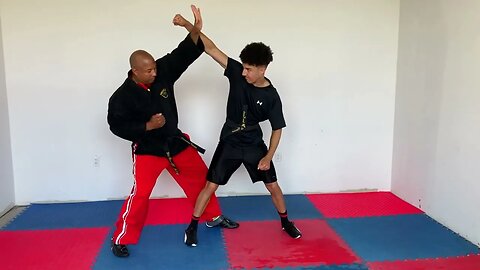 Bar Fight Defense | Bar Fight Scene Defense | #martialarts #selfdefense #karate #capoeira #viral