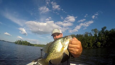 Crappie Fishing around FLOATING Islands ??!! Wisconsin 2017