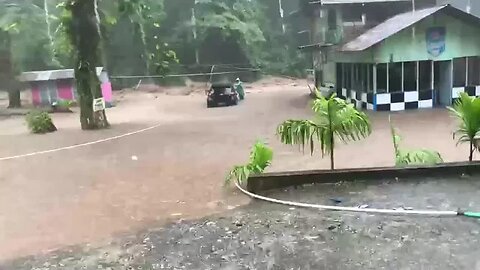 Situasi Saat Banjir di Silaing Padang Panjang Sumbar