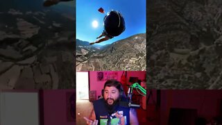 Skydiver Gets Tangled in his Parachute