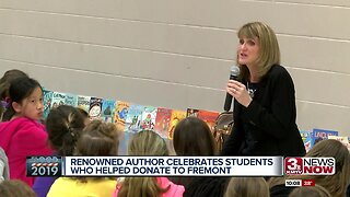 Popular author celebrates students who helped donate to Fremont