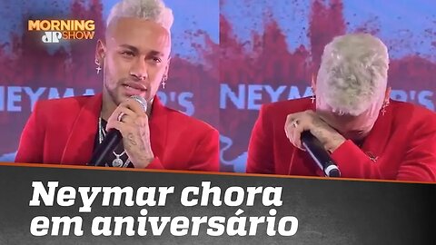 Em festa de aniversário, Neymar se emociona e pede metatarso novo