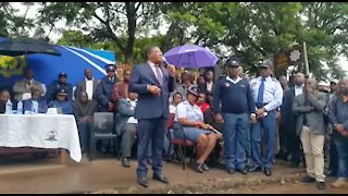 UPDATE 1 - Police minister vows to hunt down Eastern Cape cop killers (cy6)