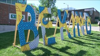 New downtown Milwaukee mural hopes to remind others to 'Be Kind'