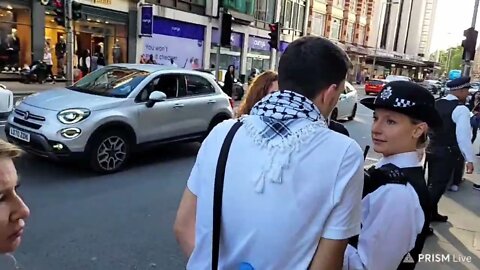Police stop Palestine man from confronting Jewish man #metpolice
