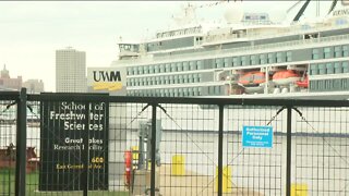 First cruise ship to visit Milwaukee this season pulls into port