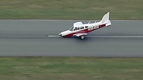 Plane lands without landing gear locked