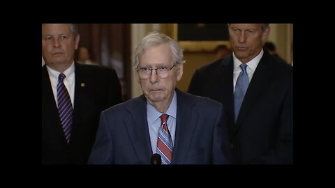 RINO REPUBLICAN MITCH MC CONNELL🎭FREEZES UP AT NEWS CONFERENCE🎬🎪🐚💫