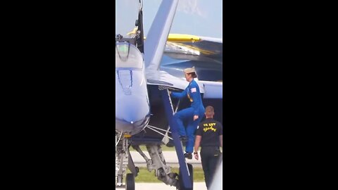 Blue Angels at Point Mugu NAS Airhow. See Female Pilot ️