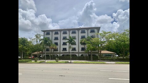 For Sale in Naples, FL: 1,131 SF Professional Office in Prime Location!