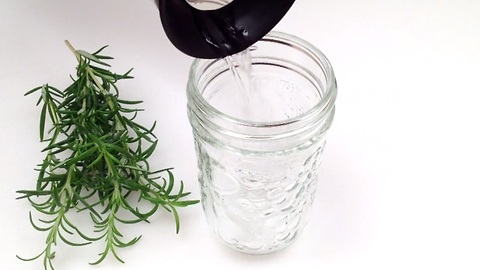 How to store fresh herbs in the fridge