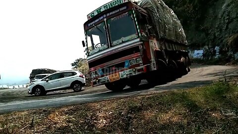 Dhimbam hills lorry driver strugled at Dhimbam 7th hairpin road Very Risk Driving