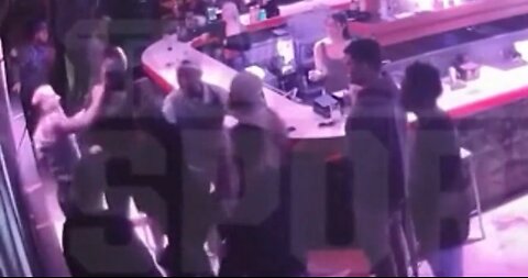 Fmr NFL QB Vince Young Knocked Out During Bar Fight