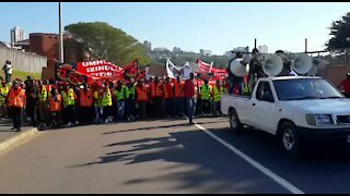 Shack dwellers march on Durban city hall (Skx)