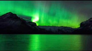 L'incredibile aurora boreale nei cieli del Canada