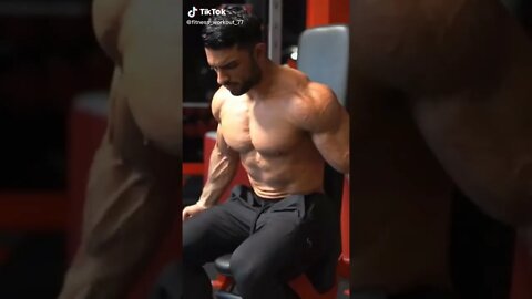 Bicep pump. Credit: Luis Sierra. #fitnessworkout #fitnesstraining #gymworkout #gymmotivati