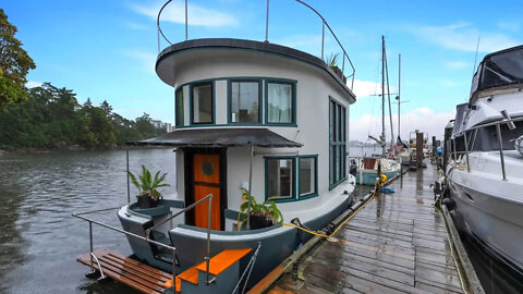 Spectacular Tiny House Boat With Stunning Interior