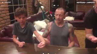 Um dos últimos momentos de Chester Bennington com a família