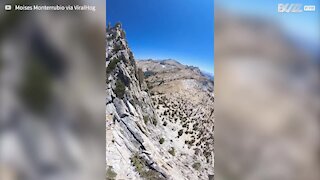 Man does slackline tricks at a ridiculous height