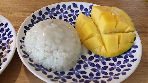 How to make Thai mango with sweet sticky rice (Khao Niaow Ma Muang)