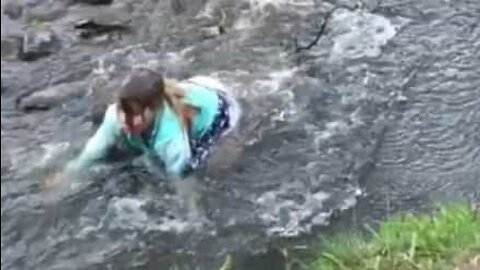 Rope swing fail: girl falls into river