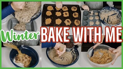WINTER BAKE WITH ME🧁2021 | CHRISTMAS COOKING & BAKING WITH ME | CHOC CHIP BANANA MUFFINS | ez tingz