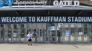 Doctor walks to every major league baseball stadium to raise awareness for frontline workers
