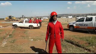 SOUTH AFRICA - Johannesburg - Land grabs in Lenesia (videos) (2GD)
