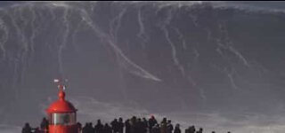 Sebastian Steudtner surfs giant wave in Nazaré