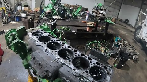 John Deere 8335R engine overhaul pt3