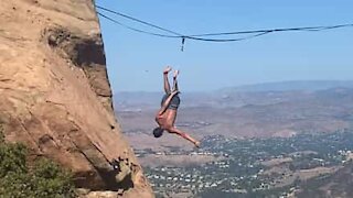 Praticante de slackline cai de altura assustadora