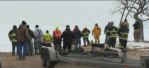 60 ice fisherman in Wisconsin rescued before storm