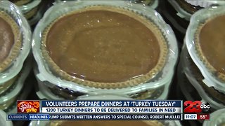 Volunteers prepare Thanksgiving meals at 'Turkey Tuesday'