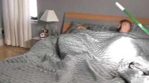 GIRLFRIEND FAKE HEAD IN BED SCARE PRANK