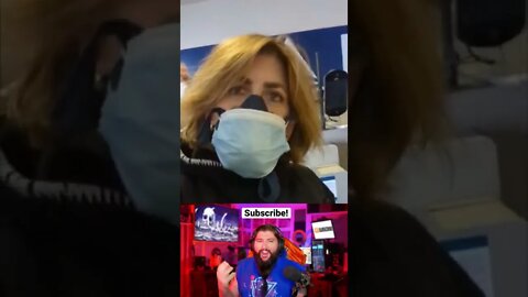 Delta makes woman put mask over respirator