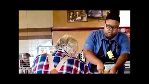 Waffle House Waitress Didn’t Know She Was Recorded With This Customer