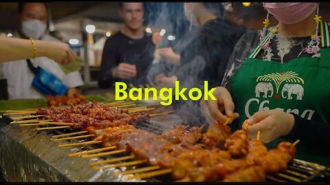 First Thai street food adventure in Jodd Fairs night market. 🇹🇭⛺🍢 Back in Bangkok alone!