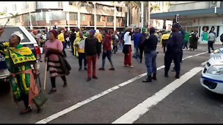 Despite several arrests, Durban mayor Gumede's supporters regroup and resume protest (vXC)