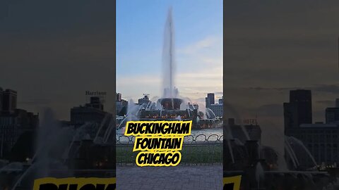 Buckingham Fountain in Chicago with @joecoolchicago #midwest #walking #freedom #america