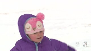Kids, families in Kansas City-area enjoy winter weather