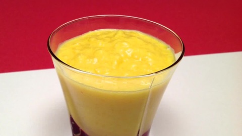 How to quickly make a mango smoothie