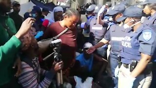 South Africa - Cape Town - Law Enforcement removing refugees from Green Market Square. (LSD)